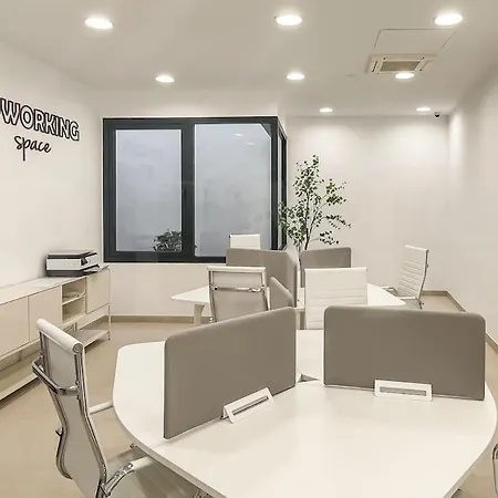 Ideal Coastal Retreat With Terrace & Gym By Rems *