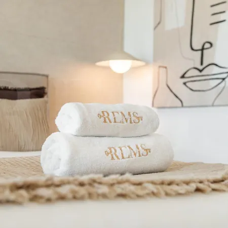 Ideal Coastal Retreat With Terrace & Gym By Rems Apartment