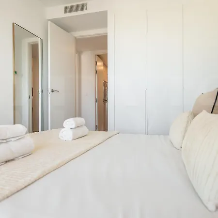 Ideal Coastal Retreat With Terrace & Gym By Rems Apartment Fuengirola
