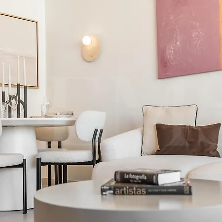 Ideal Coastal Retreat With Terrace & Gym By Rems Apartment