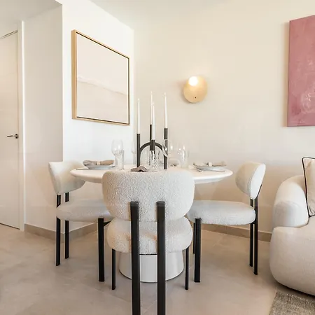 Ideal Coastal Retreat With Terrace & Gym By Rems Fuengirola