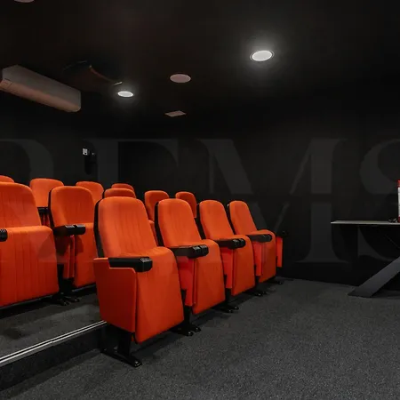 Ideal Coastal Retreat With Terrace & Gym By Rems Fuengirola