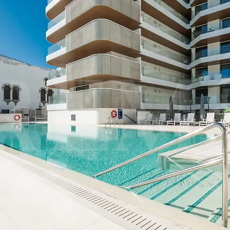 Ideal Coastal Retreat With Terrace & Gym By Rems Apartment *